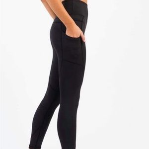 Zyia black Capri light n tight leggings